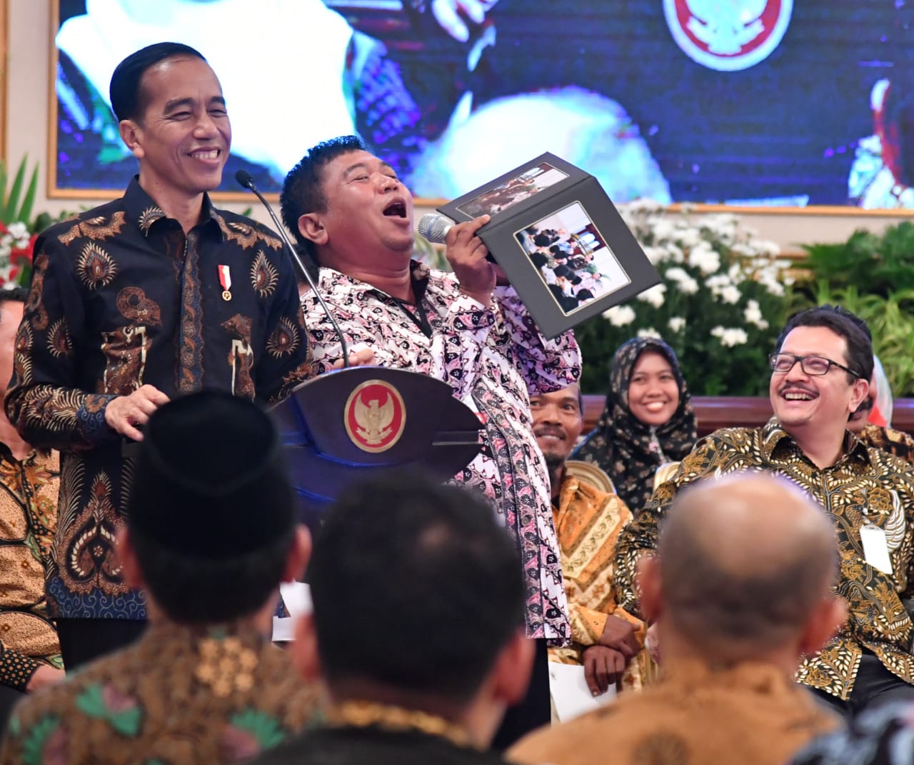 Presiden Joko Widodo saat bersilaturahmi dengan perwakilan nelayan di Istana Negara. (Foto: Media Setpres)