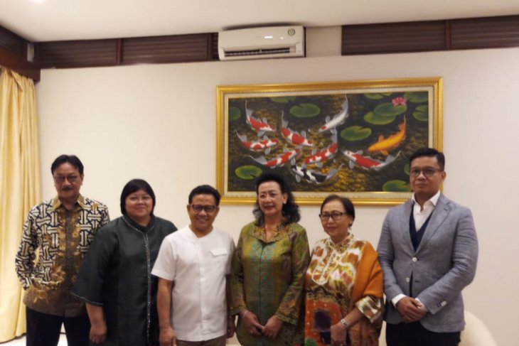 Mantan Wakil Ketua DPD RI GKR Hemas mengunjungi kediaman Ketua Umum DPP PKB Muhaimin Iskandar, di Jakarta, Rabu. (Foto: Antara/Imam B)