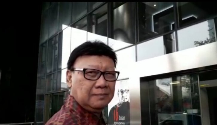 Menteri Dalam Negeri (Mendagri) Tjahjo Kumolo saat tiba di gedung KPK, Jakarta, Jumat 9 November 2018. (Foto: Antara/Benardy Ferdiansyah)