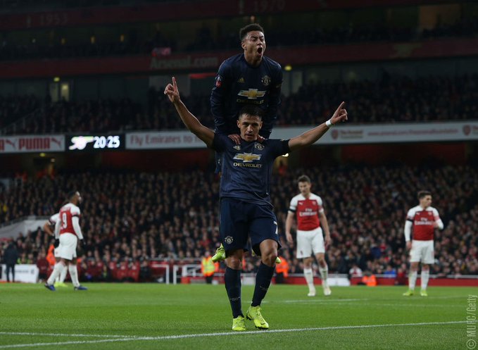 Alexis Sanchez selebrasi usai cetak gol ke gawang Arsenal. (Foto: Twitter/@ManUtd)