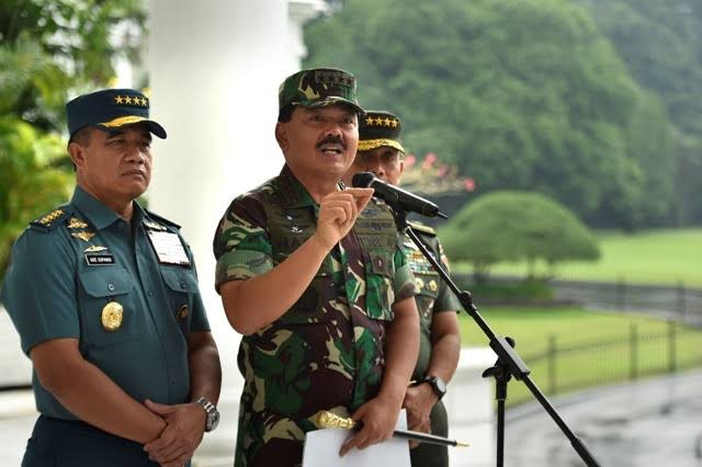 Panglima TNI Marsekal Hadi Tjahjanto (Tengah). (Foto: dok/antara)