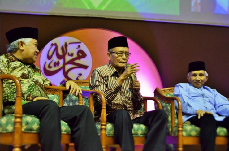Ahmad Syafii Maarif diapit Din Syamsuddin dan Amien Rais. (Foto: dok ngopibareng.id)