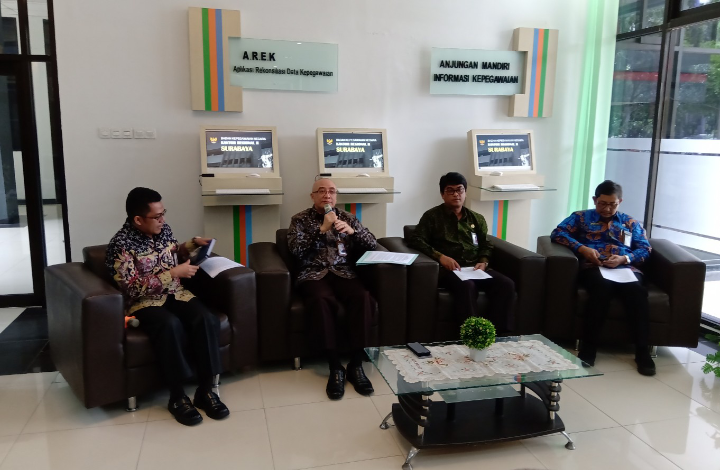 Pimpinam BKN saat menggelar konferensi pers di Kantor Regional II BKN Surabaya, Jalan Letjen S. Parman nomor 6, Waru, Sidoarjo, Kamis, 31 Januari 2019. (Foto: Farid/ngopibareng.id) 