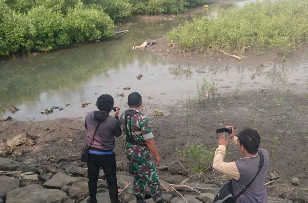 Polisi sudah mengidentifikasi mayat di hutan bakau Probolinggo. (Foto: Ikhsan/ngopibareng.id)