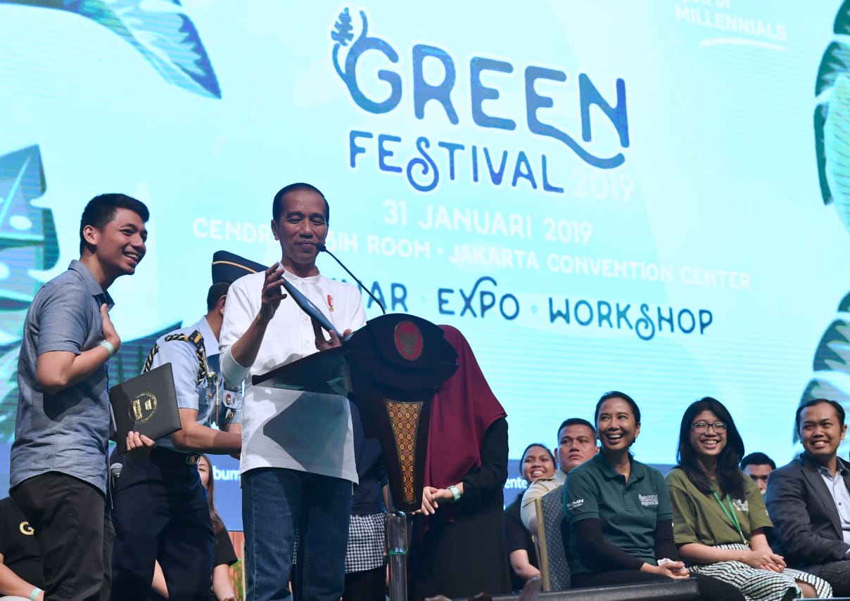 Presiden Jokowi bersama  peserta green festival ( Foto Setpres for Ngopibareng.id)