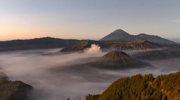 Keindahan Gunung Bromo di Probolinggo, Jawa Timur. (Foto: dok/antara)