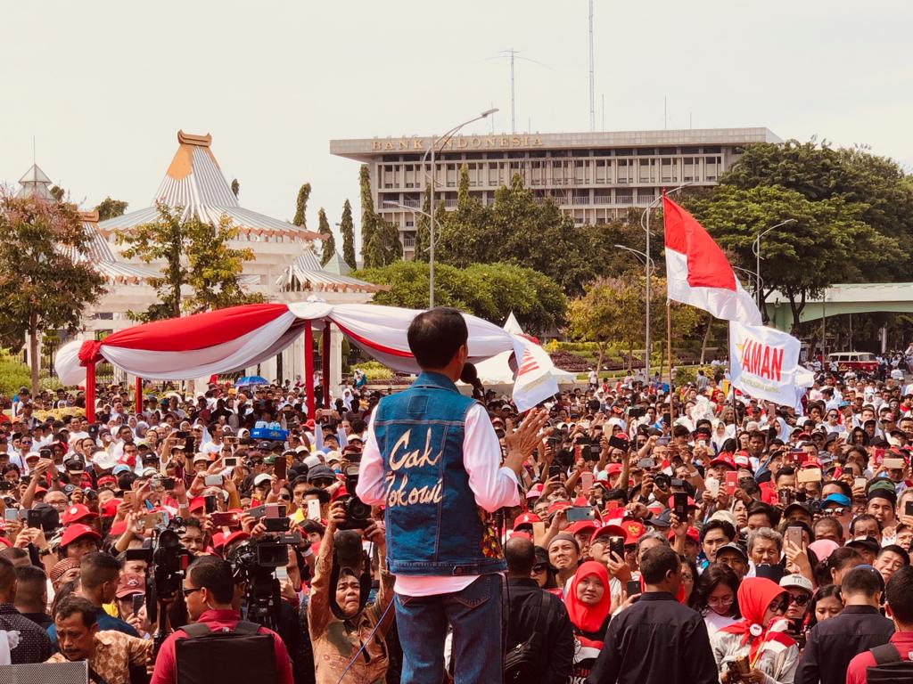 Jokowi saat menghadiri Deklarasi Forum Alumni Jatim #01, di Tugu Pahlawan Surabaya, Sabtu, 2 Februari 2019. (Foto: Arif Afandi/ngopibareng.id) 