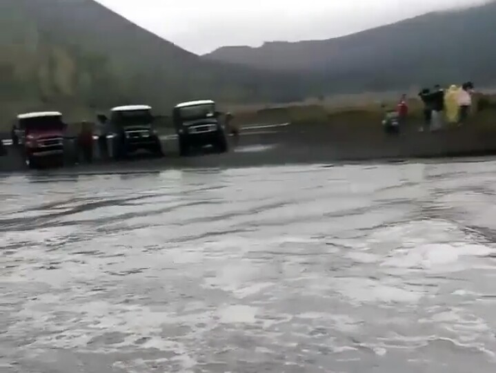 Banjir di kawasan Gunung Bromo. (Foto: Istimewa)