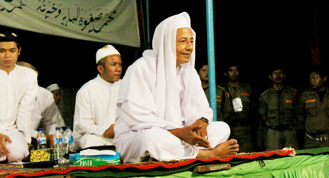 Habib Luthfi bin Yahya, pengasuh Pengajian Kanzus Sholawat Pekalongan. (Foto: habib luthfi for ngopibareng.id)