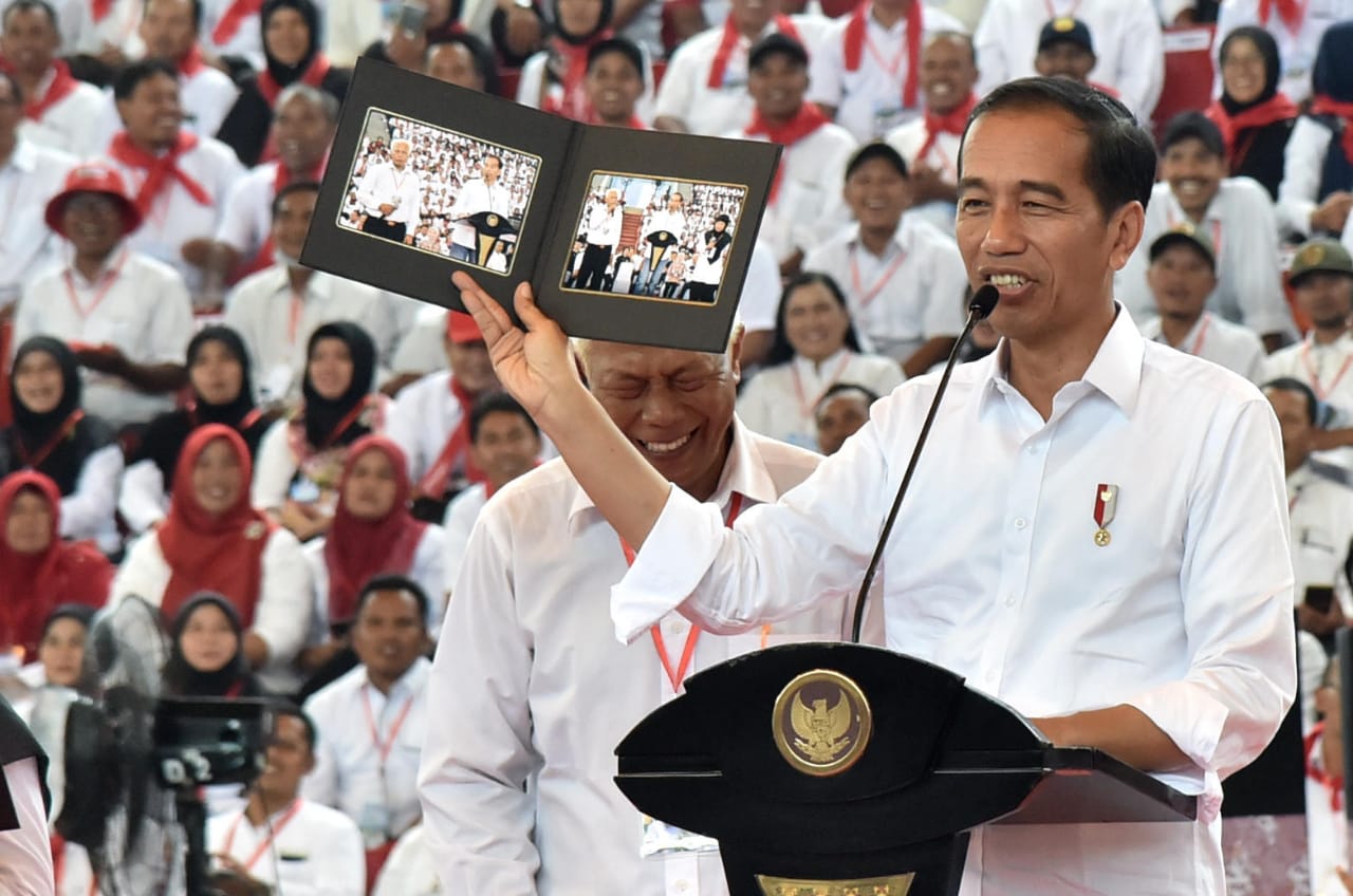 Presiden Joko Widodo bersilaturahmi dengan penyuluh pertanian di Semarang. (Foto: Biro Pers Setpres)