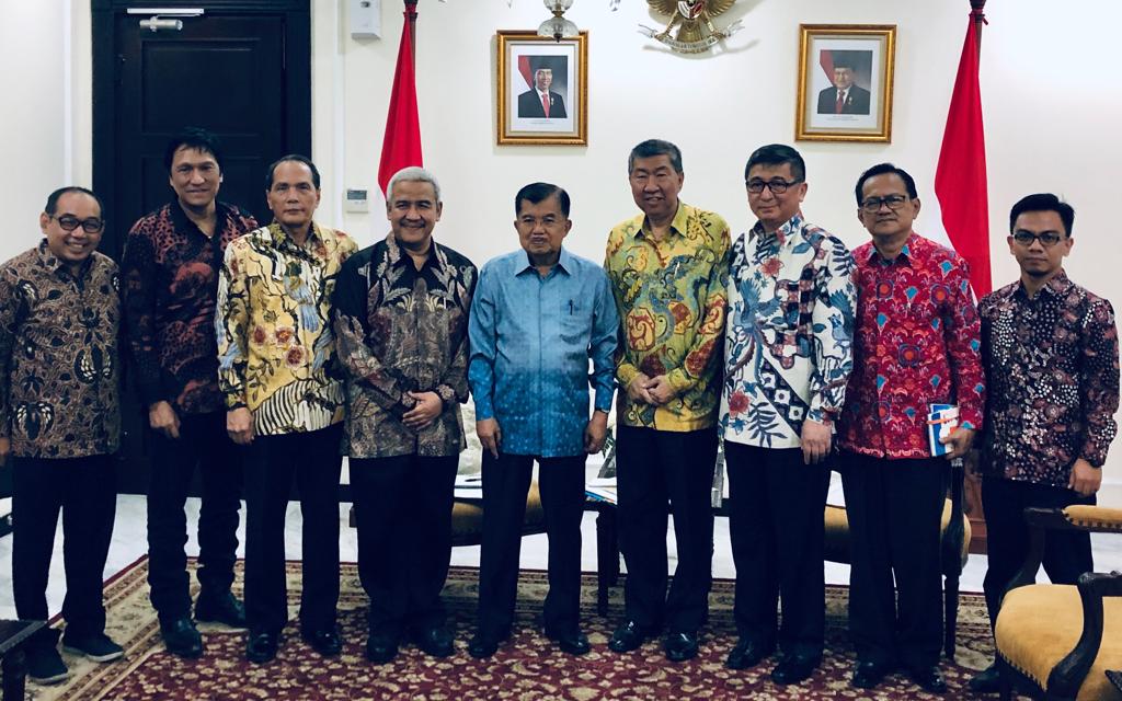 Rombongan Pimpinan Pusat REI saat bertemu Wapres Jusuf Kalla di Kantor Wapres, Istana Negara, Jakarta, Senin (4/2). (Foto: ngopibareng.id)