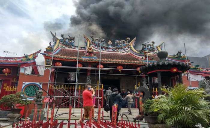 Vihara Samudra Bhakti di Ciroyom Bandung, terbakar Selasa pukul 10.41. (Foto:JPCom)
