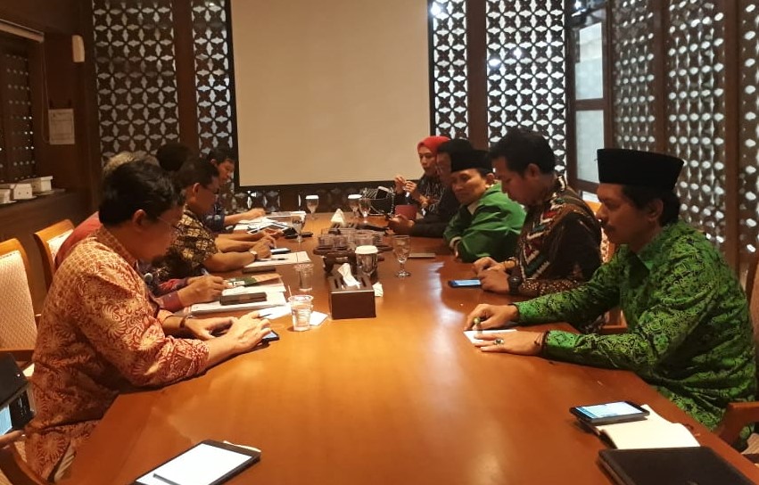 Rapat pengurus LP Ma'arif PBNU bersama Kemendikbud RI terkait protes buku ajar tematik yang menyudutkan NU sebagai organisasi radikal. (Foto: Istimewa)