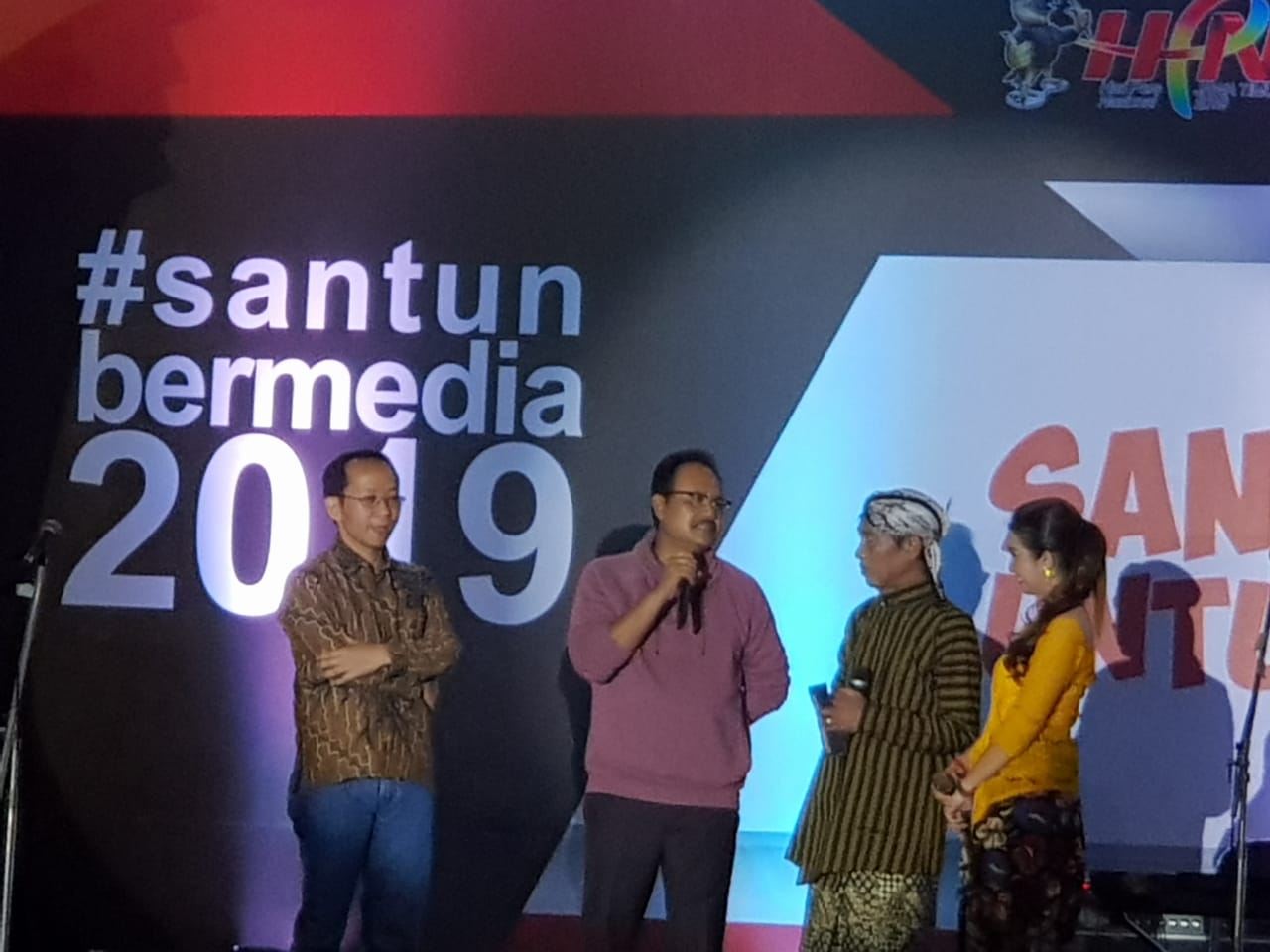 Wakil Gubernur Jawa Timur Saifullah Yusuf (dua kiri) saat mengikuti diskusi dalam rangka Hari Pers Nasional 2019, Rabu (6/2). (Foto: istimewa)