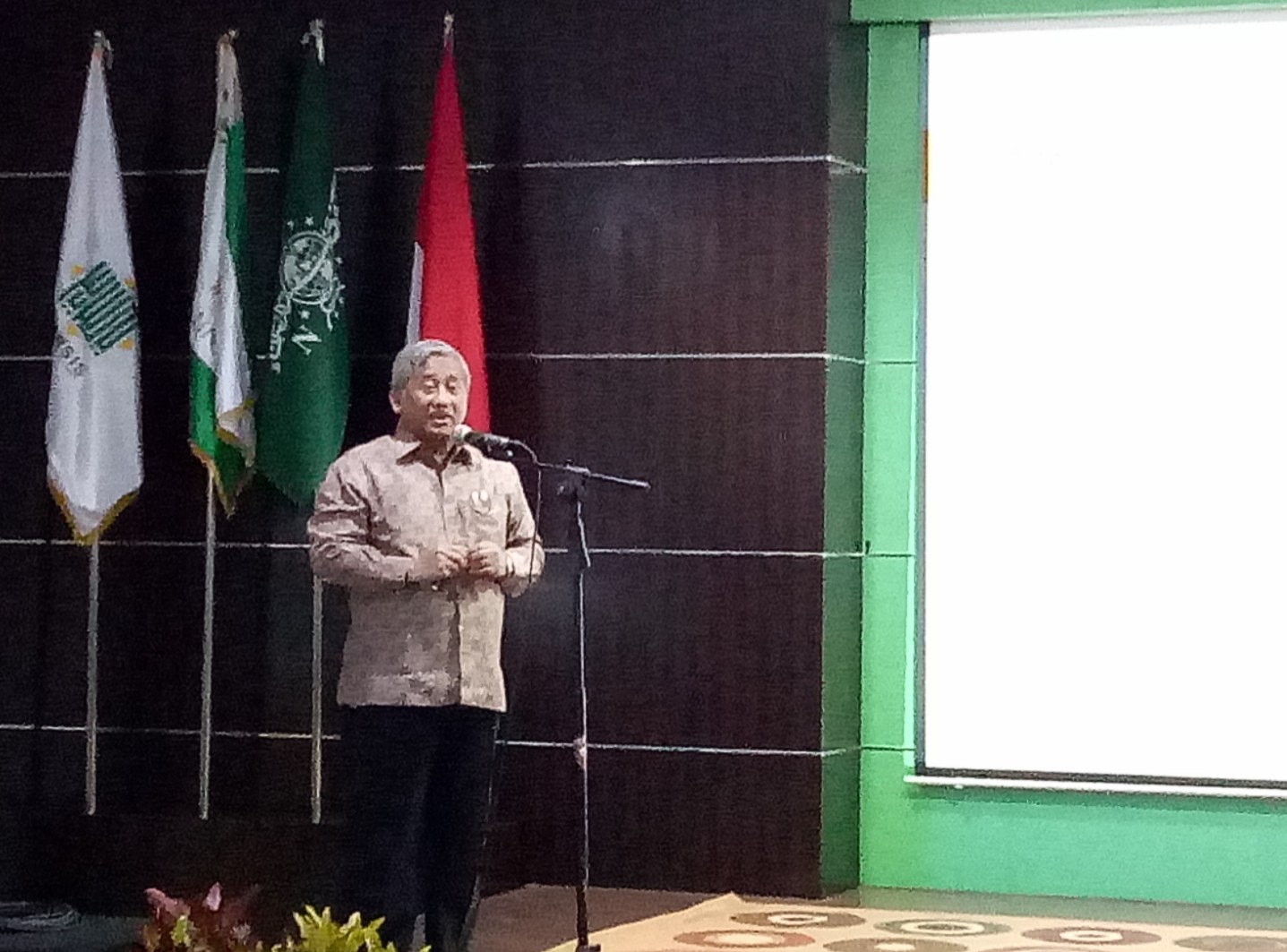 Mohammad Nuh saat menjadi keynote speaker acara sarasehan Hari Pers Nasional, Kamis, 7 Februari 2019 di Unusa. (Foto: Pita/ngopibareng.id)