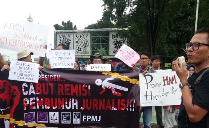 Aksi menolak pemberian remisi untuk I Nyoman Susrama digelar di berbagai kota, termasuk di Istana, Jakarta. (Foto:SatuHarapan)