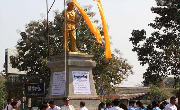 patung Aung San, ayah pemimpin negara itu Aung San Suu Kyi. (Foto: Irrawaddy)
