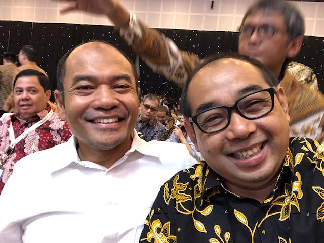 Bersama anggota Dewan Pers Imam Wahyudi di Puncak Acara HPN di Grand City, Surabaya, 9 Februari 2019. (Foto istimewa)
