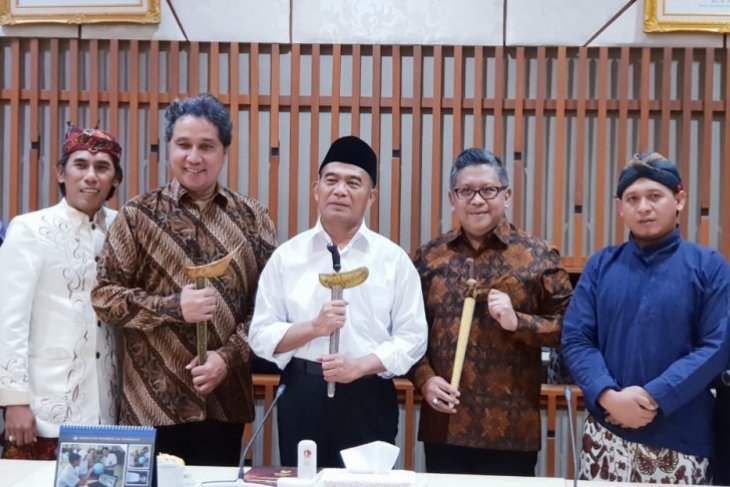 Sekjen Senapati Nusantara, Hasto Kristiyanto (dua kanan). (Foto: dok/antara)