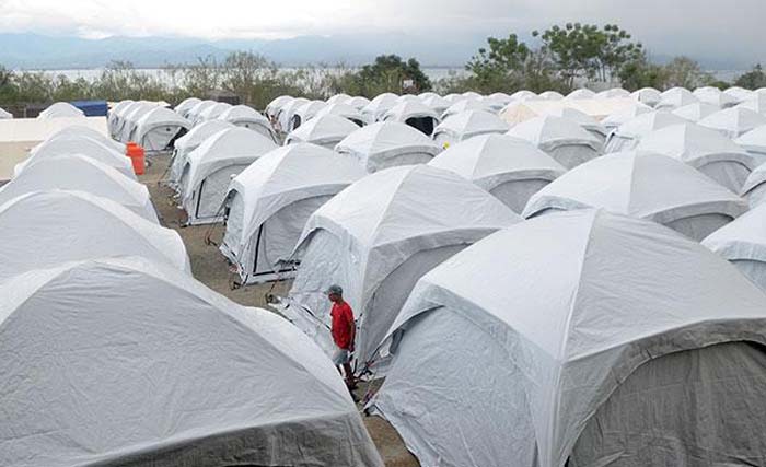 Tenda-tenda tempat penampungan korban gempa dan tsunami Palu, Sulteng, di lokasi penampungan Loli Saluran, Kabupaten Donggala, Sulteng. (Foto:Dok.Antara)