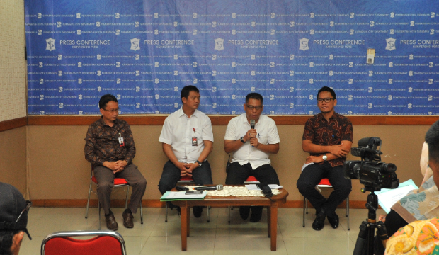 Jajaran Pemkot dan Polrestabes Surabaya, saat menggelar konferensi pers, di Kantor Humas Pemkot Surabaya, Rabu 13 Februari 2019. (foto: farid/ngopibareng.id) 