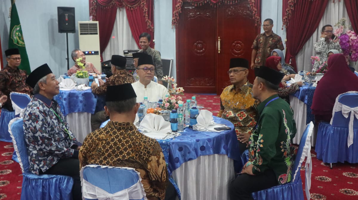 Ketua Umum PP Muhammadiyah Haedar Nashir bersama tokoh lainnya pada Tanwir Muhammadiyah di Bengkulu. (Foto: md for ngopibareng.id)