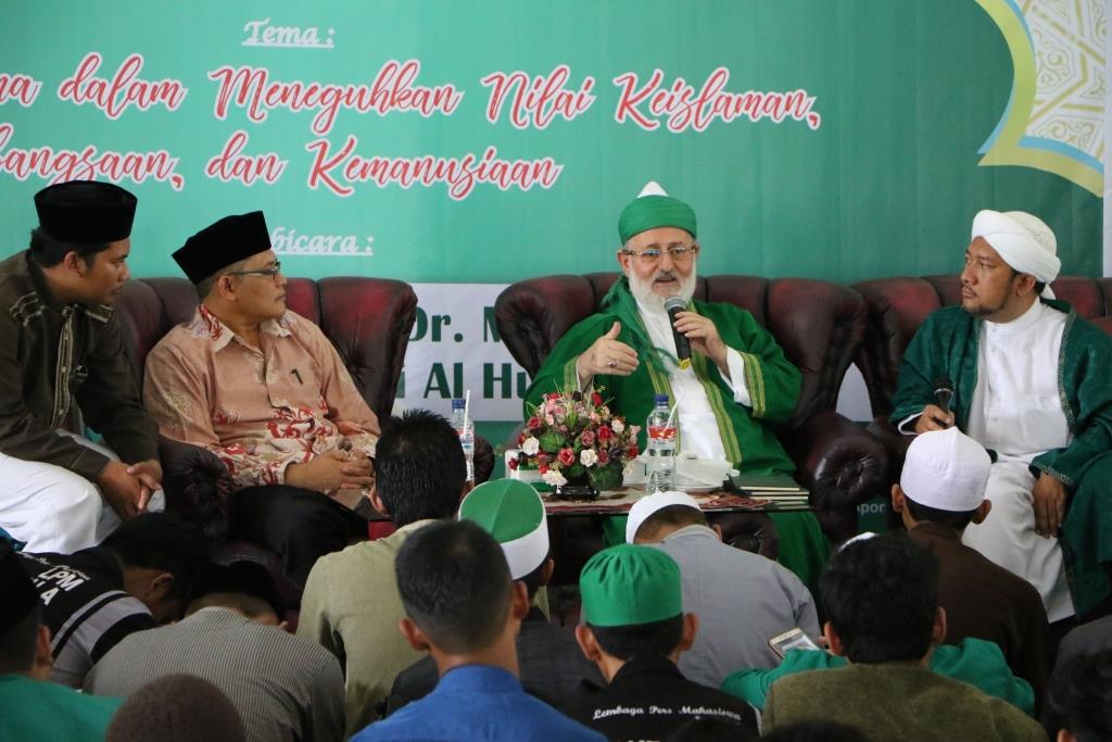 Syaikh Fadhil Al-Jailani saat berdakwah di Indonesia. (Foto: dok ngopibareng.id)