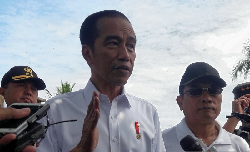 Presiden Joko Widodo saat kunjungan kerja ke Kabupaten Pandeglang, Banten, pada Senin 18 Februari 2019. (Foto: Antara/Bayu Prasetyo)