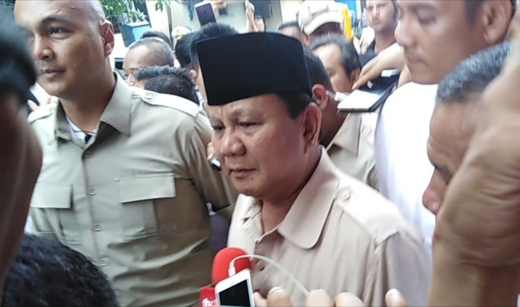 Prabowo usai membesuk Ahmad Dhani di Rutan Klas 1 Surabaya Medaeng, Selasa, 19 Februari 2019. (foto: farid/ngopibareng.id) 
