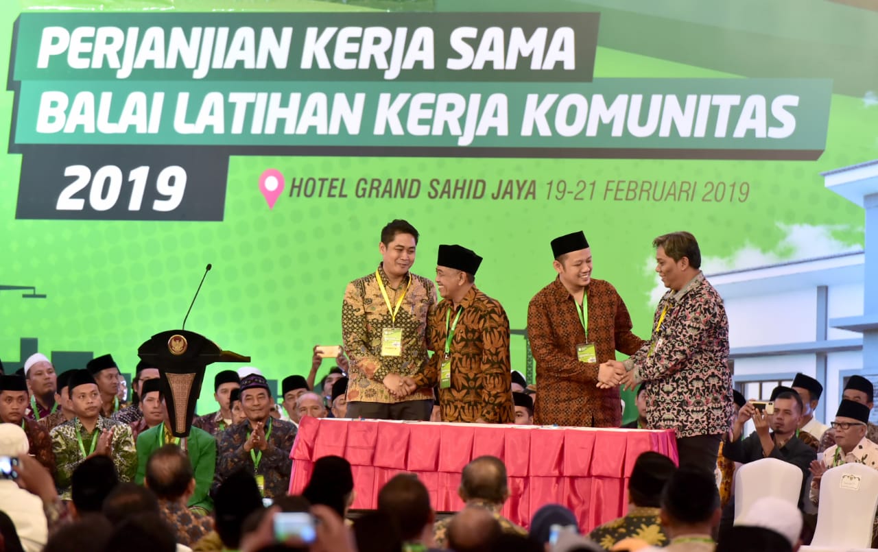 Penandatanganan perjanjian kerja sama BLK Komunitas Tahap Pertama di Hotel Grand Sahid Jaya,  Jakarta. (Foto: setpres for ngopibareng.id)