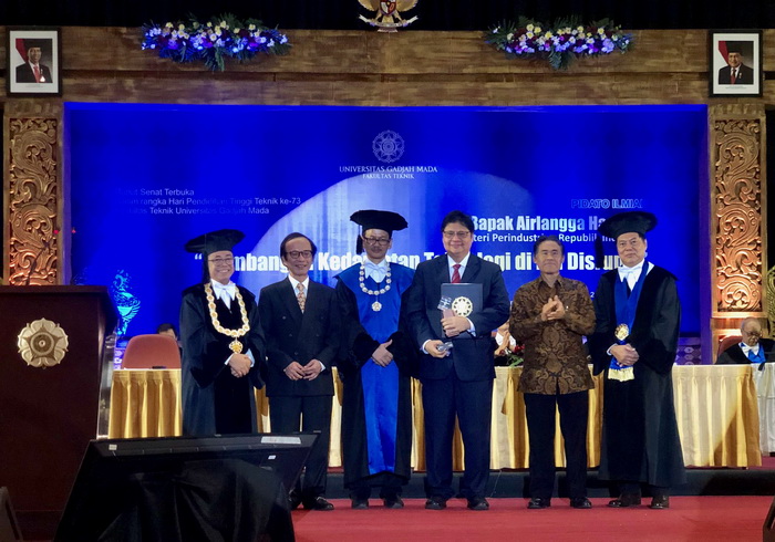 Fakultas Teknik UGM menganugerahi tiga orang Menteri Jokowi dengan Herman Johannes Award 2019. (Foto:Istimewa/KRJogja)