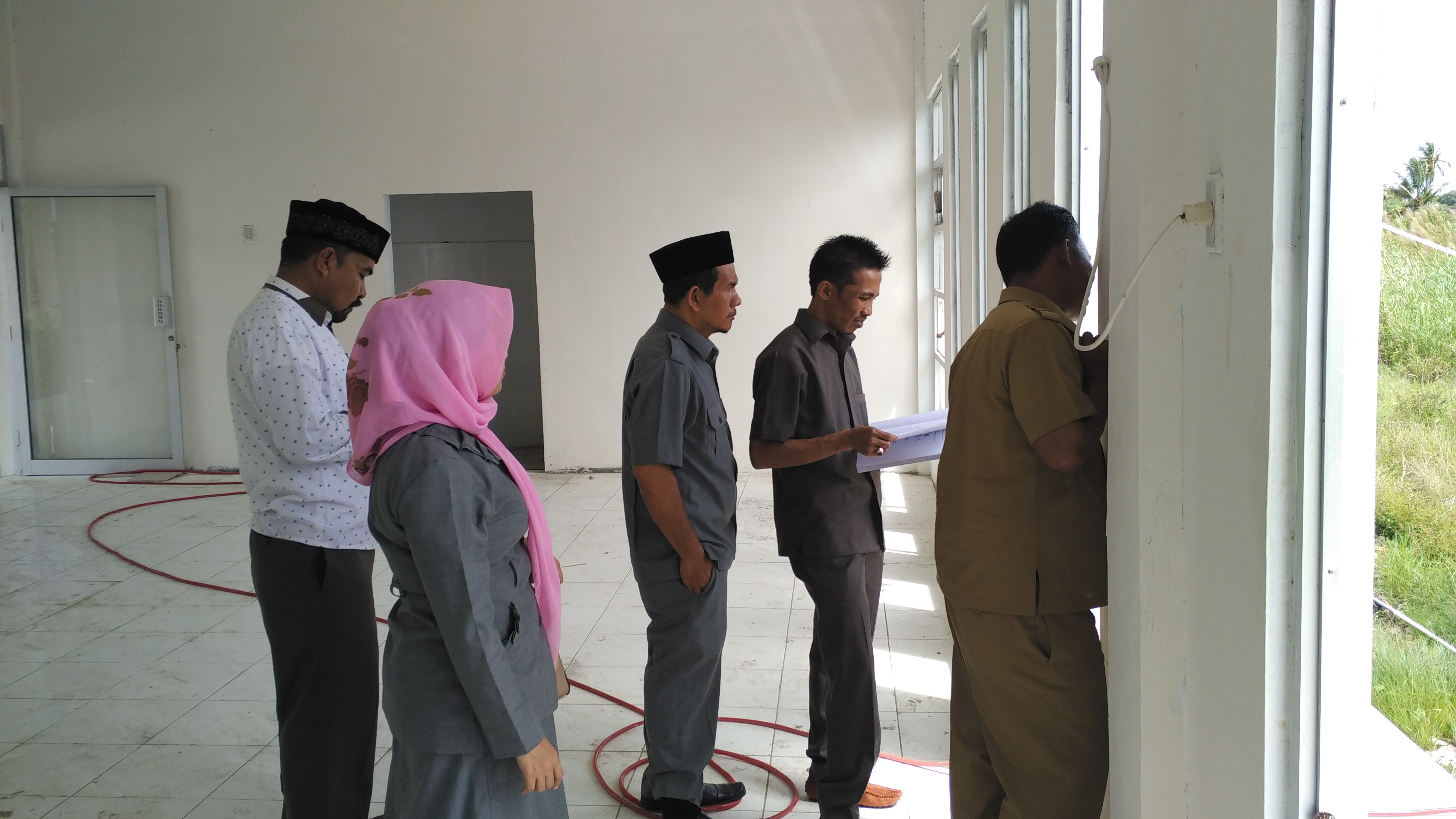 Dokumentasi DPRK temukan Puskesmas Plus Kluet Utara, Aceh kosong saat jam kerja pada Selasa 11 Oktober 2016. (Foto: acehselatannews.com)