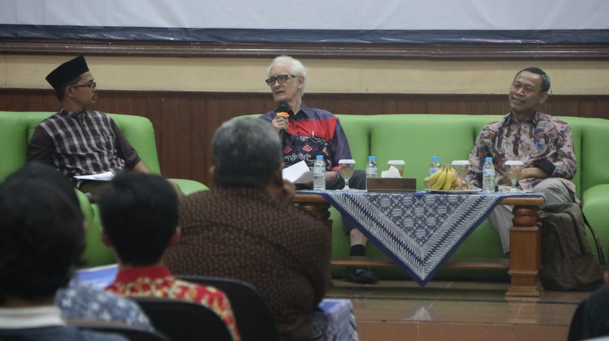 Romo Magnis dalam Seminar Nasional ‘Peran Ormas dalam Menciptakan Pemilu Damai’ di Universitas Muhammadiyah Surakarta (UMS). (Foto: md for ngopibareng.id)