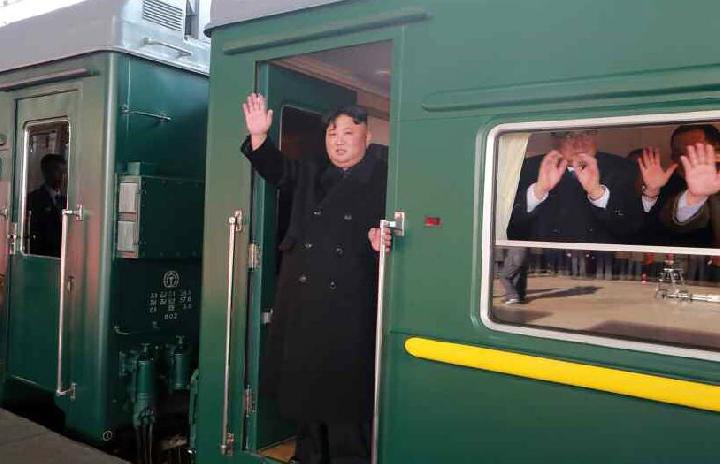 Kim Jong Un meninggalkan Pyongyang menuju Hanoi, Vietnam dengan mengenderai kereta antipeluru. (Foto: RODONG SINMUN/YONHAP)