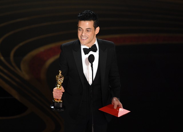 Rami Malek meraih piala Oscar 2019 lewat perannya sebagai Freddy Mercury, vokalis Queen di film Bohemian Rhapsody. (Foto: Stereogum)