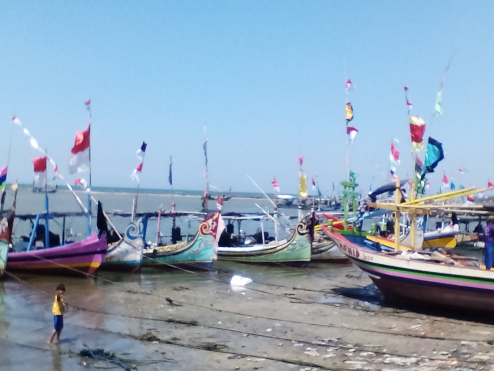 Sebagian Nelayan di Lamongan memilih berhenti melaut karena cuaca ekstrem di lautan (Foto: Totok/ngopibareng.id)