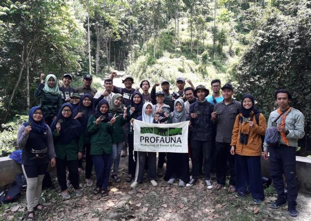 Mahasiswa dan kelompok pengamat burung di Hutang Sumberagung (Foto: Istimewa)