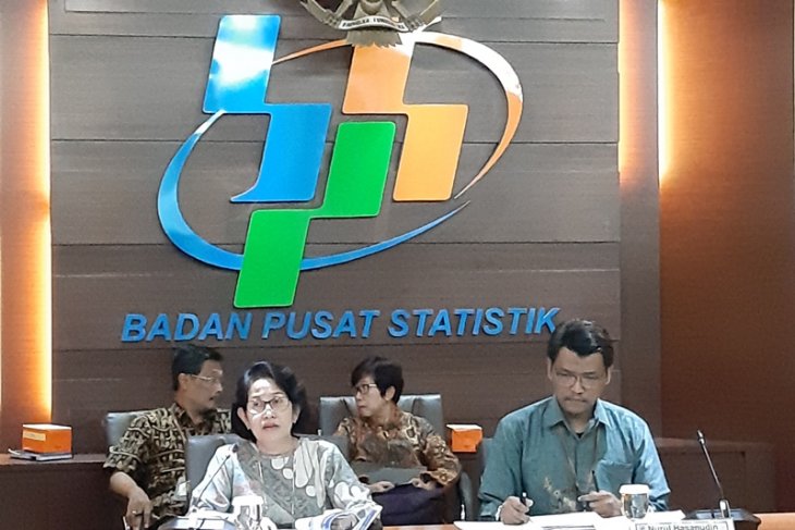 Deputi Bidang Statistik Distribusi dan Jasa BPS Yunita Rusanti (kiri) dalam acara jumpa pers di Jakarta, Jumat 1 Maret 2019. (Foto: Antara/Aji Cakti)