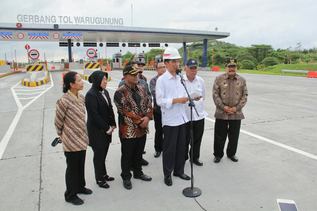 Foto dokumentasi Presiden Joko Widodo saat meresmikan  Tol Surabaya-Mojokerto (Sumo) sepanjang 36,27 Km pada 19 Desember 2017 lalu. (Foto: PUPR)