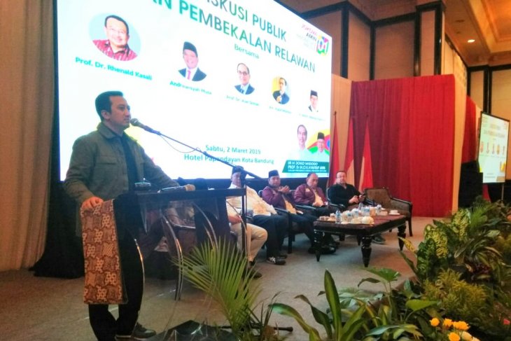 Yusuf Mansur ketika berbicara tentang keislaman Jokowi di hadapan relawan Bandung, Sabtu, 2 Maret 2019. (Foto: istimewa)