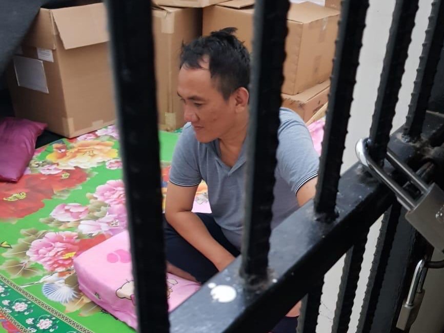 Andi Arief saat berada dalam tahanan polisi usai ditangkap di sebuah hotel di Jakarta, Minggu, 3 Maret 2019. (Foto: Istimewa)