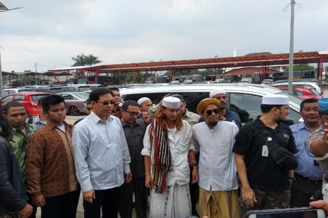 Bahar bin Smith jalani sidang lanjutan di Gedung Perpustakaan dan Kearsipan (Dispusip) Bandung, Rabu 6 Maret. (Foto: jawapos.com/Siti Fatonah)