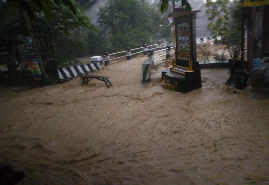 Banjir melanda kelurahan Tamanan Kecamatan Trenggalek, Kabupaten Trenggalek, Rabu, 6 Maret 2019. (Foto: Pusdalop BPBD Trenggalek)