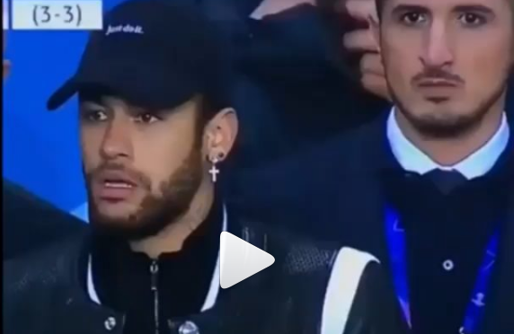 Neymar mengecam keras keputusan wasit Damir Skovina (Slovakia) yang memutuskan memberikan hadiah penalti kepada MU saat mengalahkan PSG 3-1 di leg kedua babak 16 besar Liga Champions. (Foto: Instagram/@neymarjr.goals_)