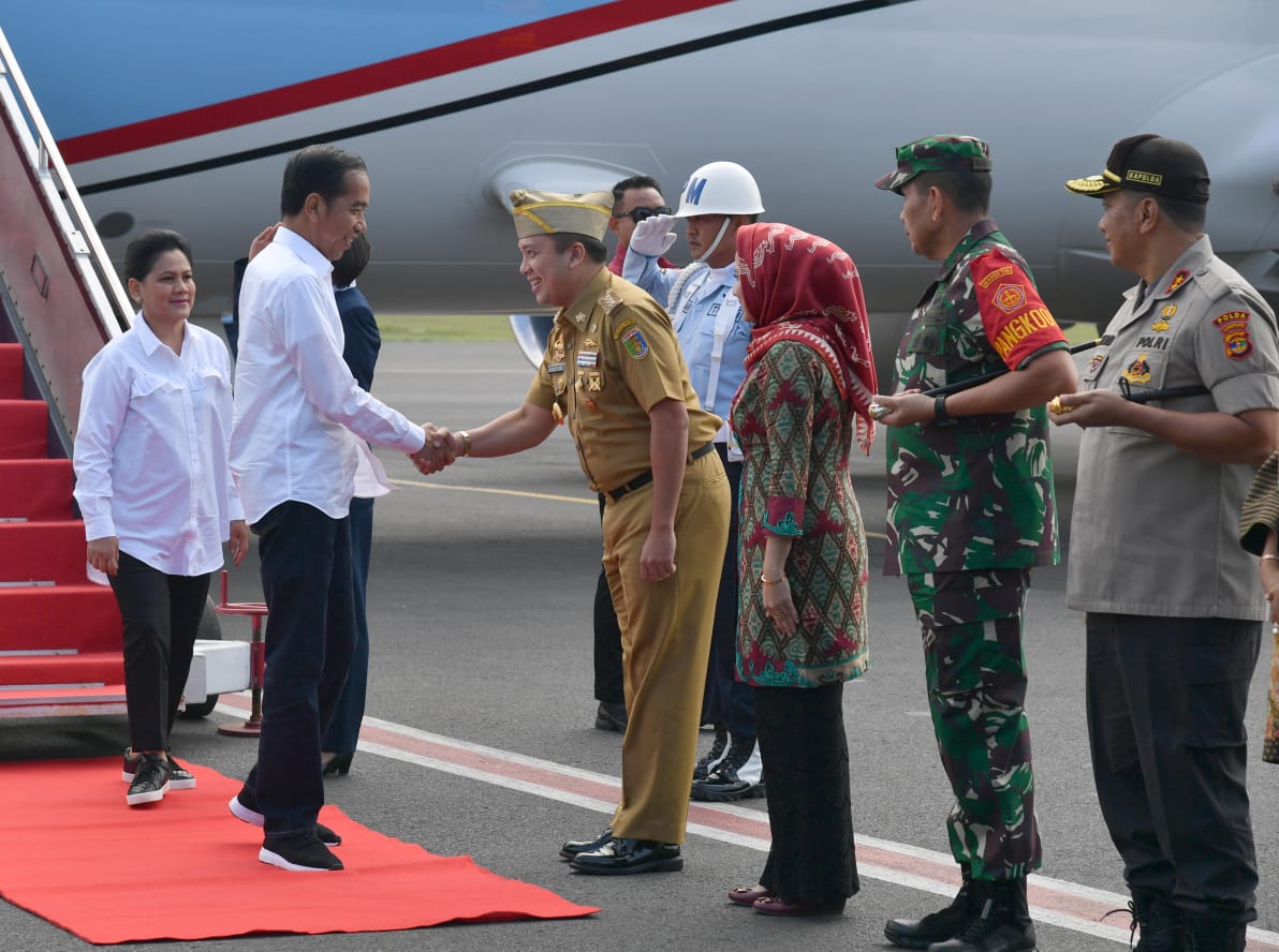 Presiden Jokowi beserta rombongan tiba di Bandara Radin Inten II Lampung. (Foto: Biro Pers Setpres)