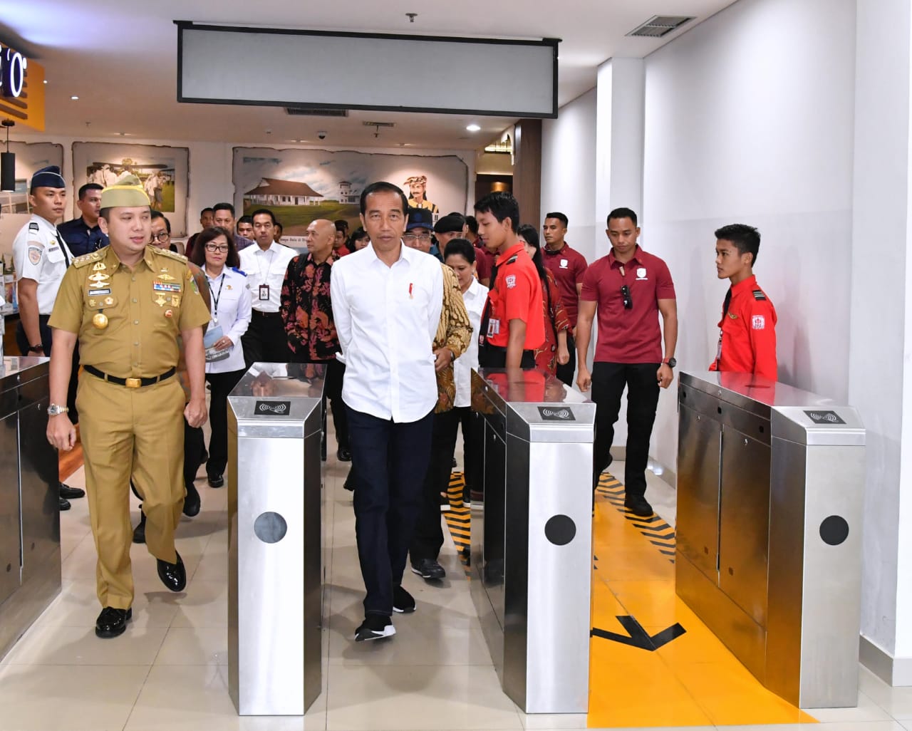 Presiden Jokowi meninjau Bandara Internasional Radin Inten II, Lampung Selatan, Jumat 8 Maret 2019. (Foto: Biro Pers/ Setpres)