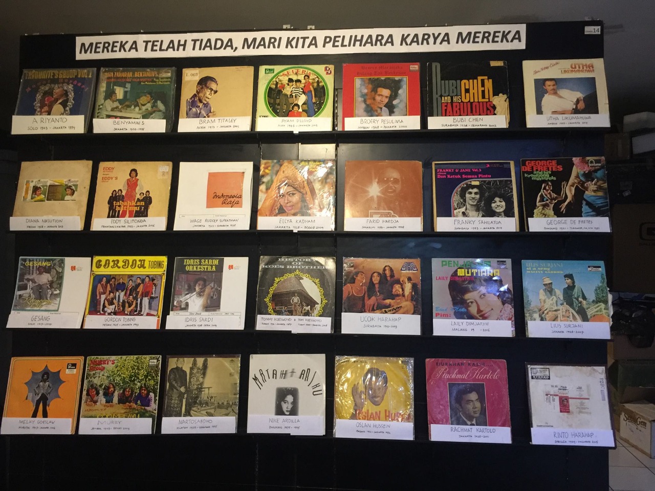 Koleksi piringan hitam di Museum Musik Indonesia