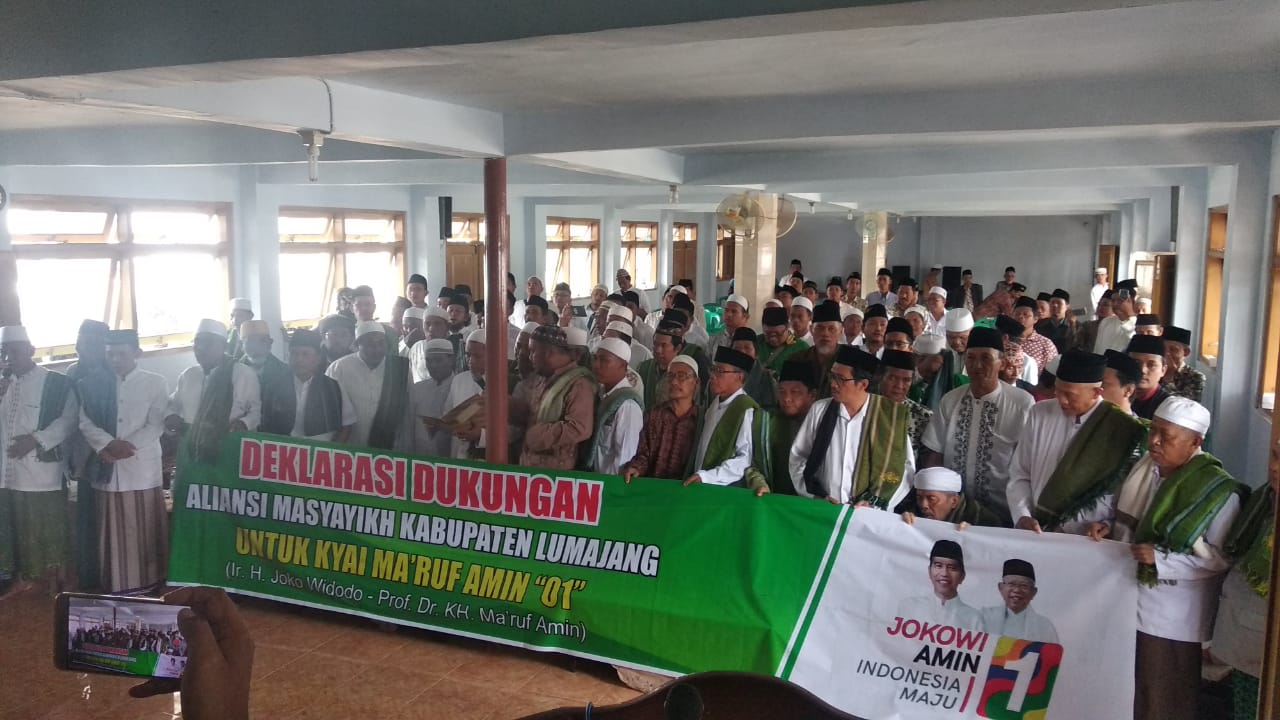 Deklarasi pengasuh pesantren se Lumajang dukung Jokowi-Ma`ruf. (Foto: istimewa)
