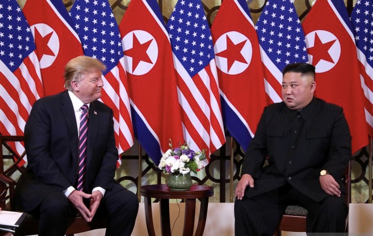 Pertemuan bersejarah antara Presiden Donal Trump dan Kim Jong Un. (Foto: Reuters/Antara