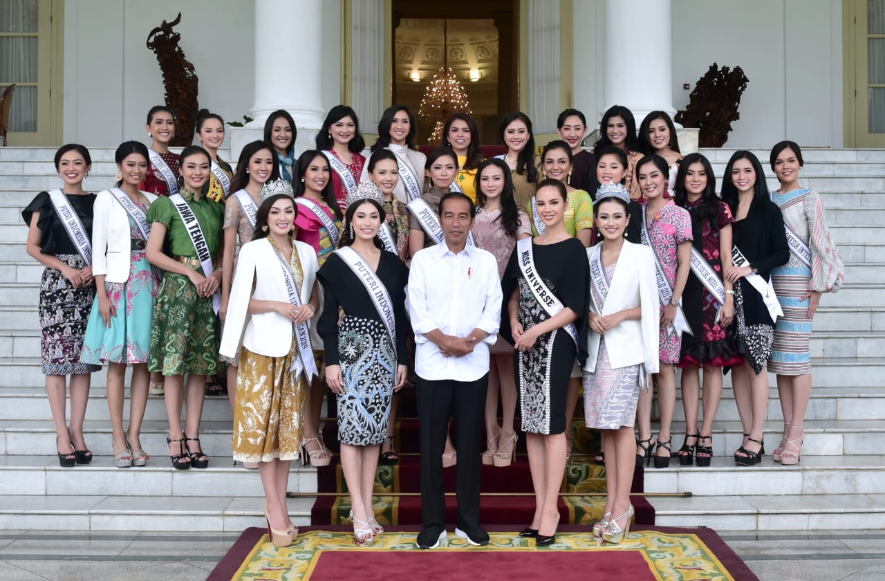 Para finalis Putri Indonesia 2019,dfoto bersama Presiden Jokowi di Istana Bogor, Senin 11 Maret 2019. (Foto: Biro Pers Setpres)